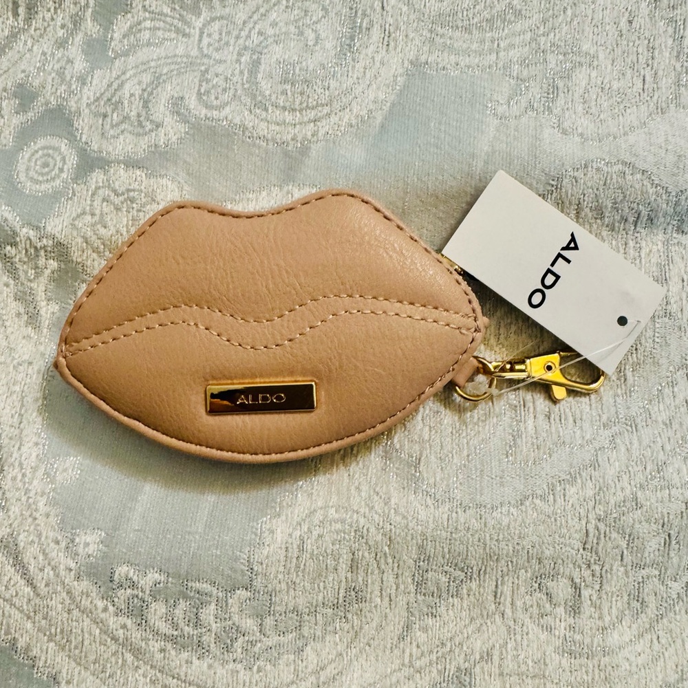 Aldo Nude Lip-Shaped Bag Charm Wallet - Picture 4 of 6